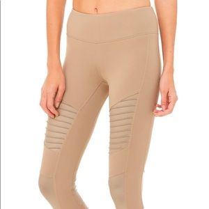 Alo Moto leggings in tan